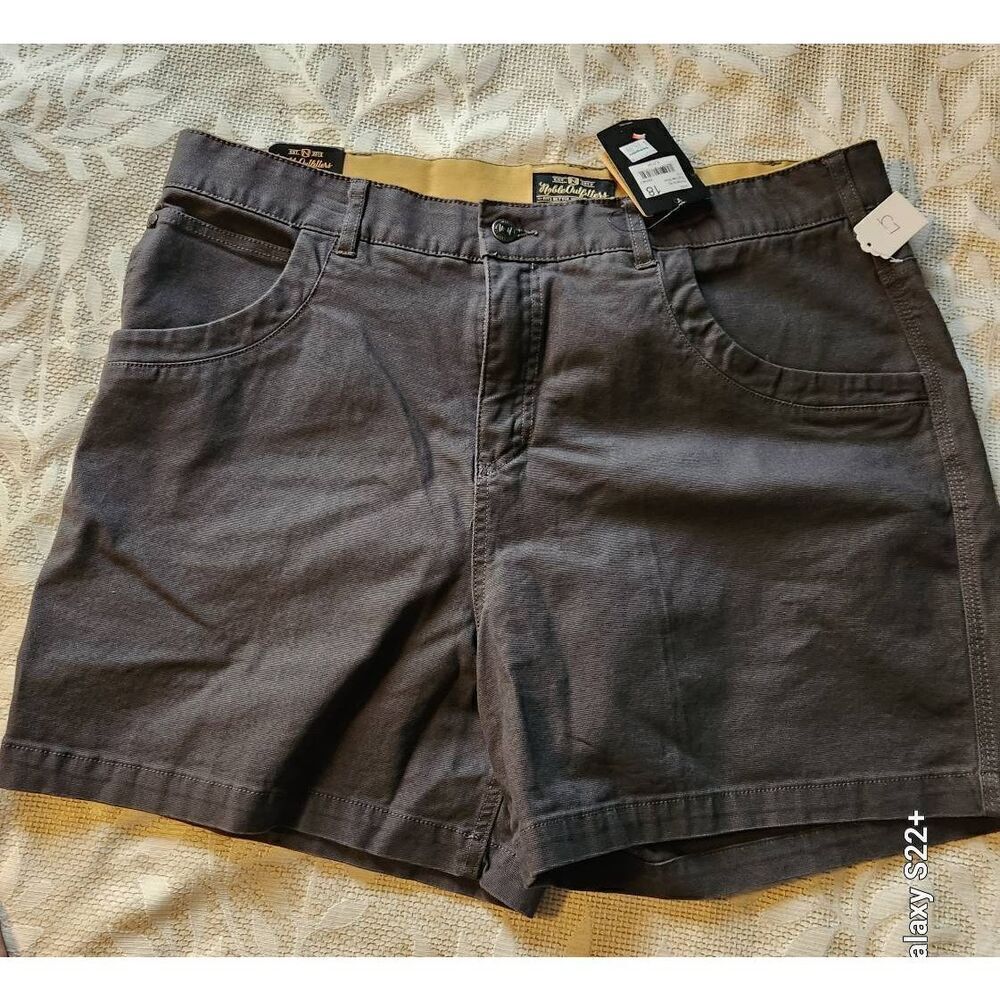 P28 Noble Outfiters tug free shorts, NWT
